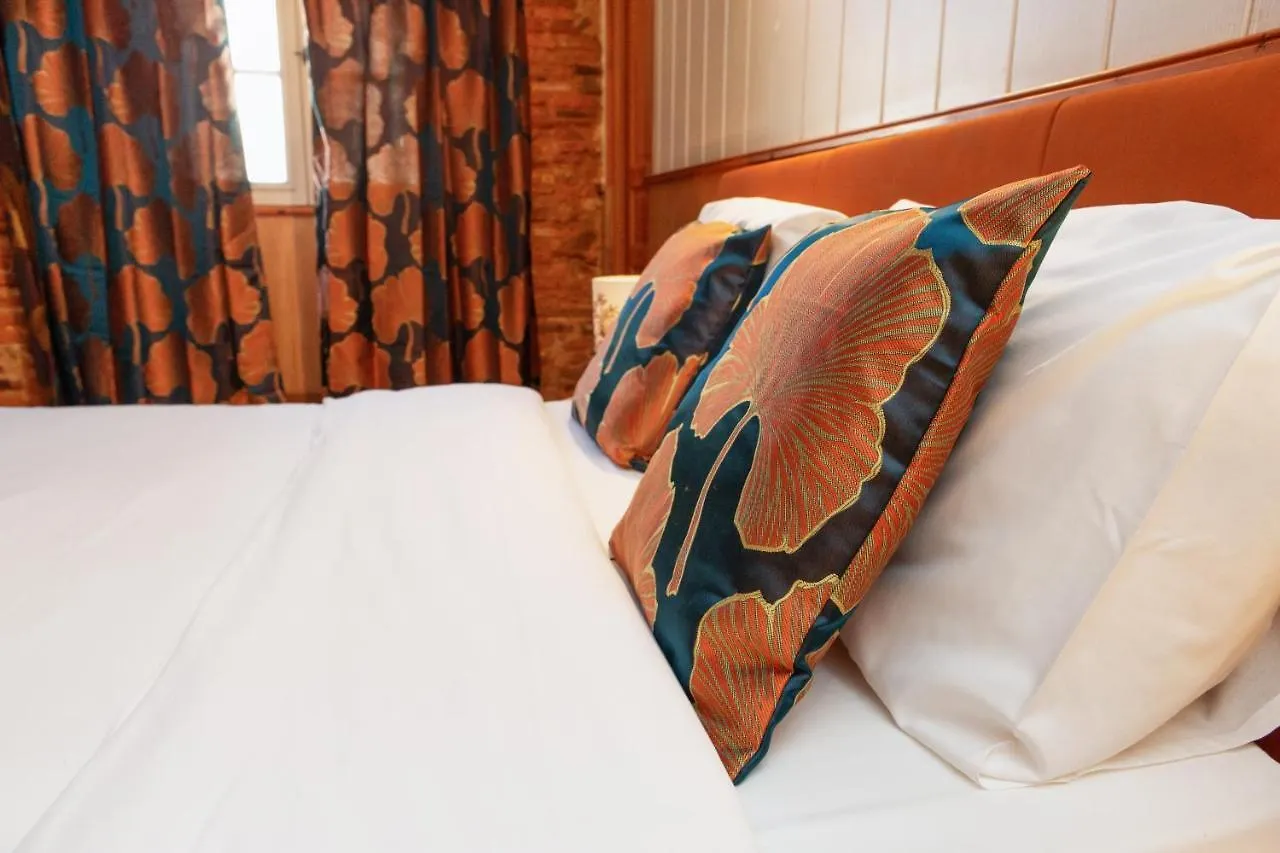 Cafe De France Eauze Bed & Breakfast